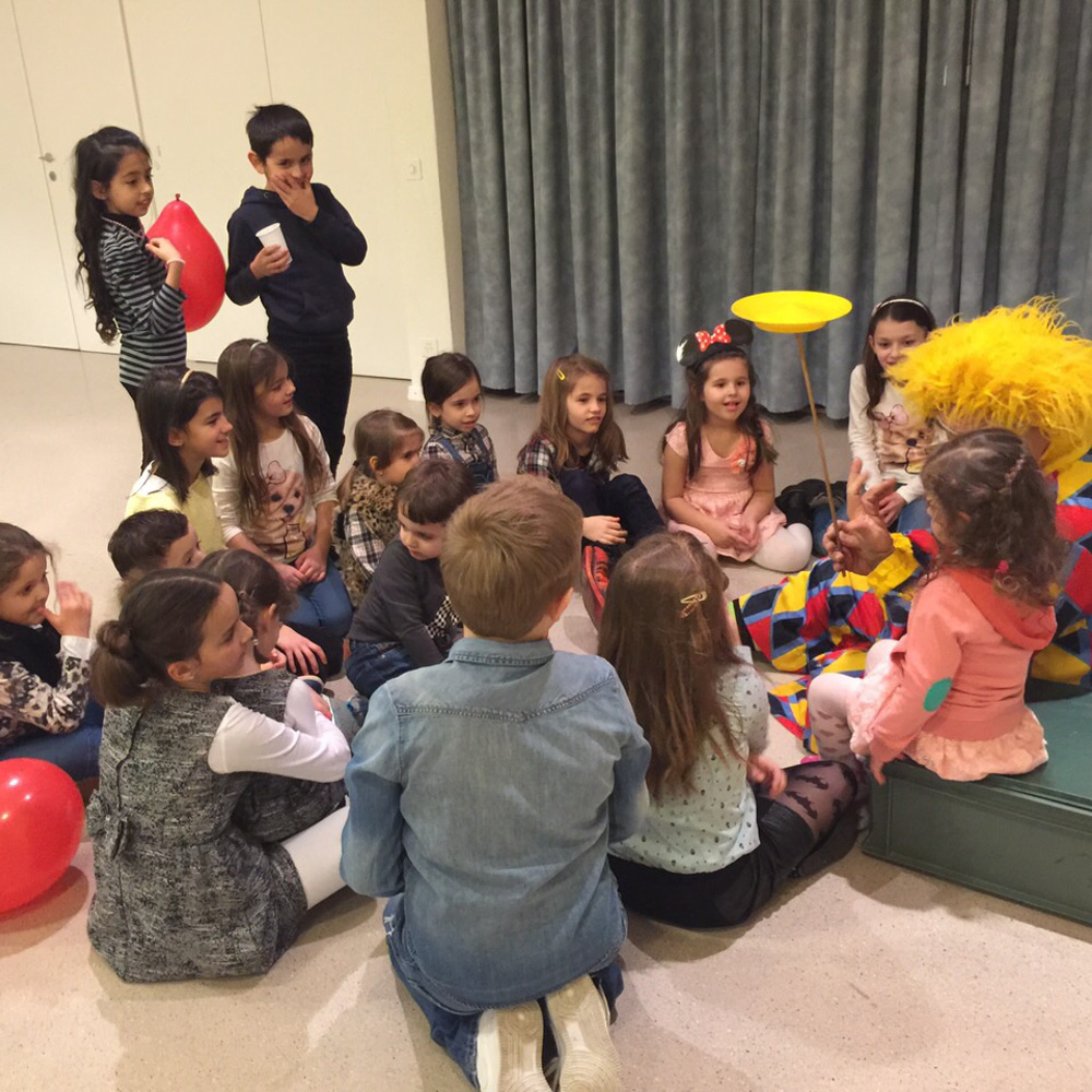 Kindergeburtstag Teller Jonglieren